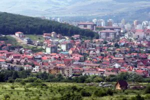 Riscuri pentru toți proprietarii din România. Cum își pot proteja locuințele și terenurile