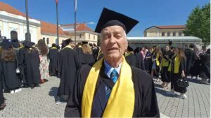 Fostul primar de Cugir, cel mai vârstnic doctorand din România, la 90 de ani