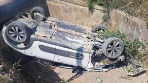 Românii fac ravagii în trafic în Grecia. Unul dintre ei a intrat în mașina primarului din Nea Kalikratia