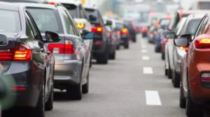 Moda numerelor personalizate pe plăcuțele auto. Moldovenii plătesc până la 63.800 de lei