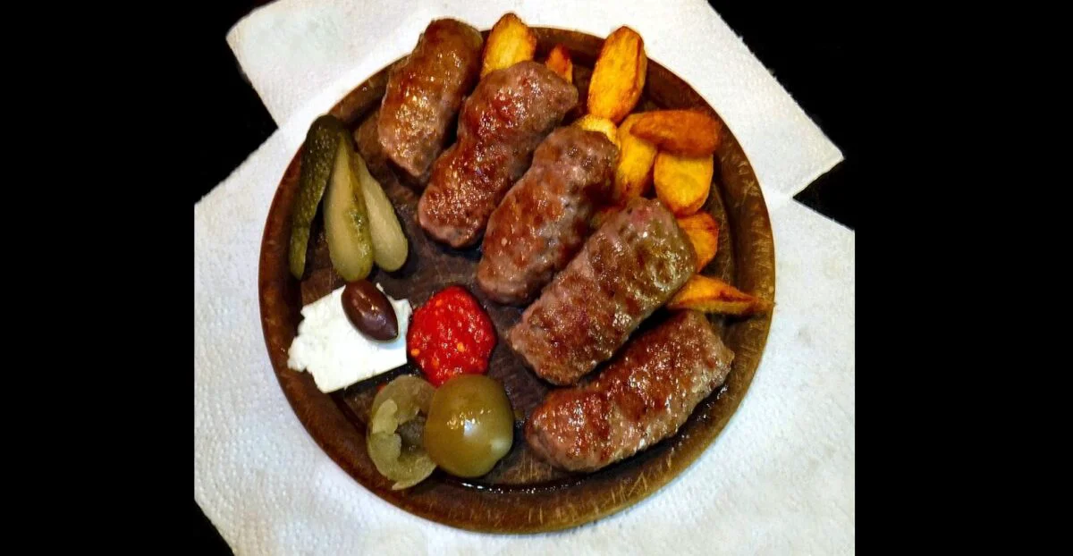 Mâncarea care te trimite în spital. Mici și pește cu Salmonela sau larve de Anisakis 