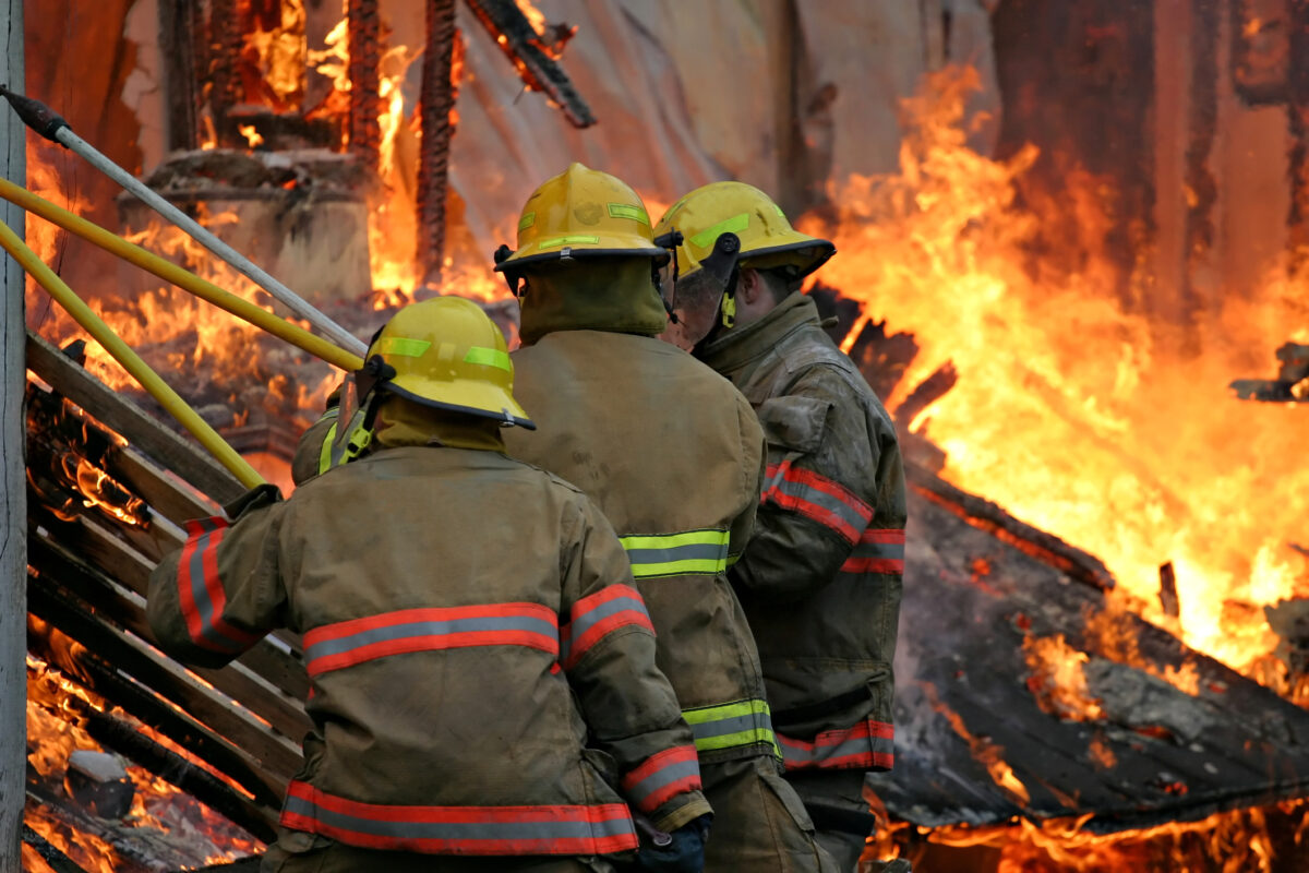 Incendiu în Sinaia. Pompierii au identificat focarul