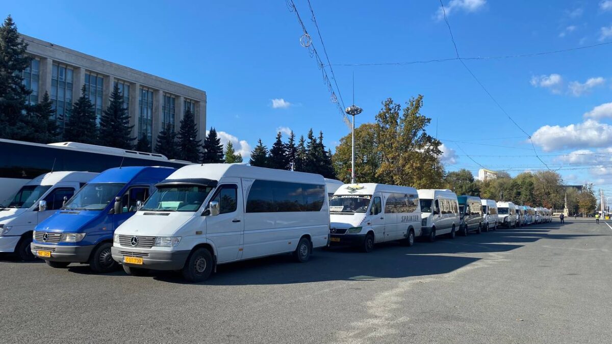 Transportatorii din Republica Moldova protestează la Chișinău și acuză o schemă de corupție