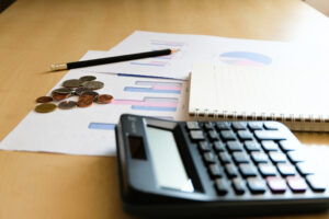 INS: Cheltuielile românilor, în creștere masivă în 2025