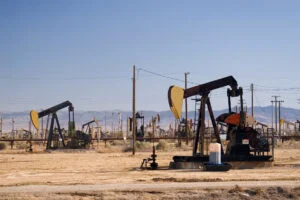 Trump agită piețele petroliere cu un gest neașteptat față de Iran și China