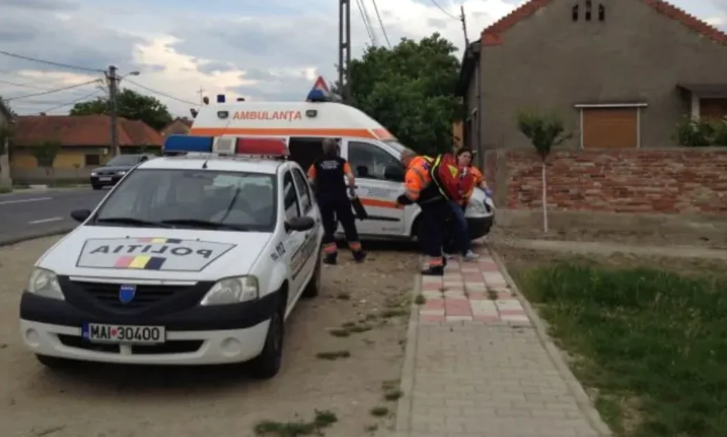 O tânără de 19 ani, din Timiș, l-a înjunghiat pe concubinul mamei sale de 73 de ani
