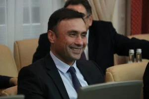 Notificări Roșii INTERPOL: Fostul șef SIS, Vitalie Pîrlog, reținut în Dubai într-un dosar de corupție transfrontalieră