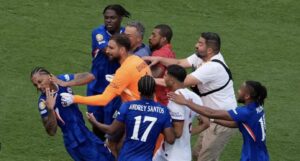 Luis Enrique, pe urmele lui Zidane. Agresiune animalică după Chelsea - PSG