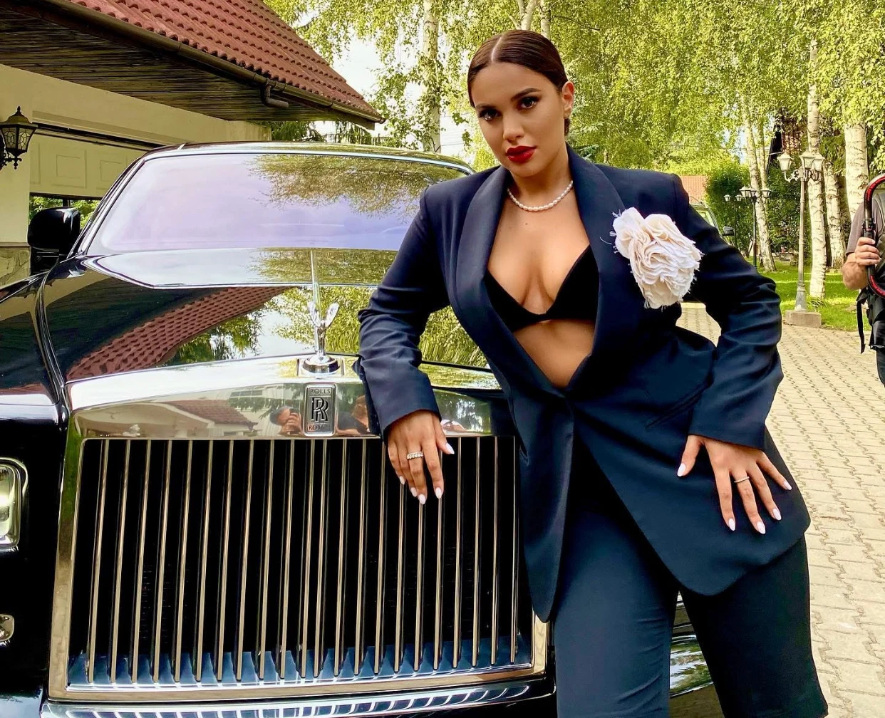 Unde se duce Betty Salam când iubitul este plecat