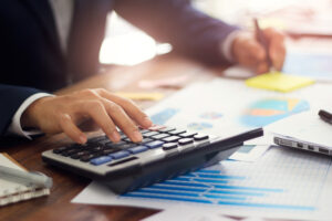 E oficial. Măsuri fiscale drastice de la 1 august. TVA crește, pensiile sunt taxate și accizele urcă semnificativ