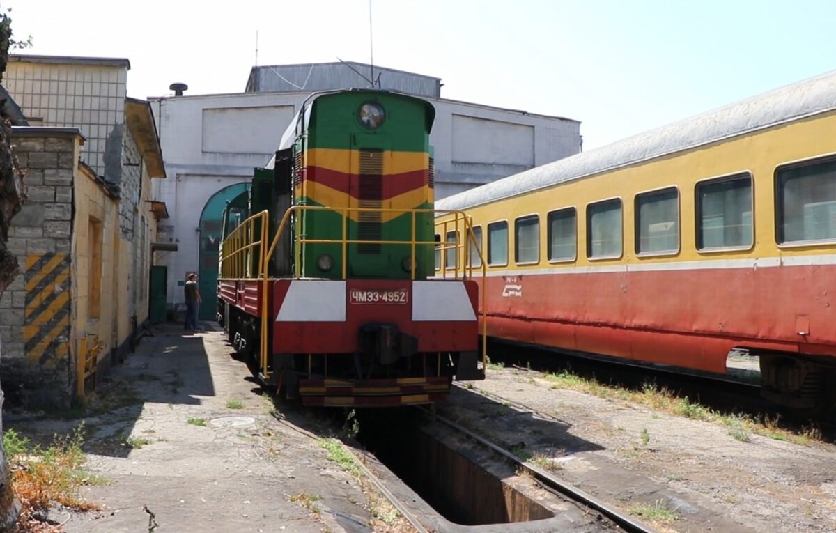 Locomotiva veche de 40 de ani, readusă la viață: Calea Ferată din Chișinău repară cu forțe proprii