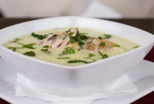 Ciorba de salată cu slănină afumată. Rețetă din Ardeal