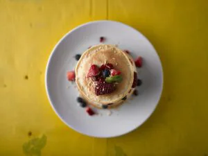 Clătite americane cu iaurt și miere. Un desert fabulos