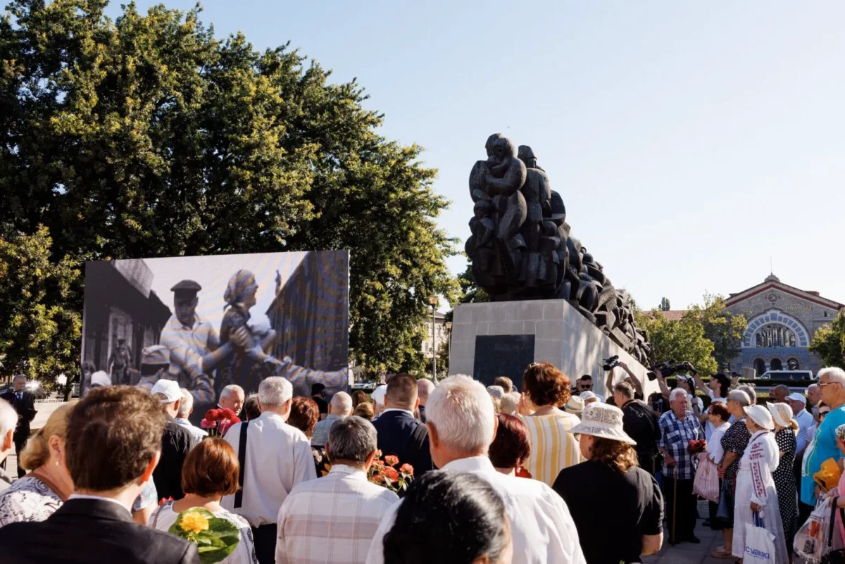 Zeci de mii de destine frânte. Republica Moldova comemorează victimele deportărilor din 1949