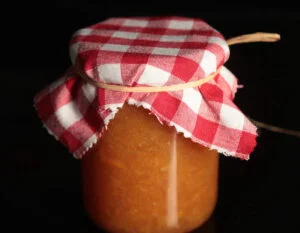 Gustul verii la borcan. Cum prepari cea mai aromată dulceață de caise