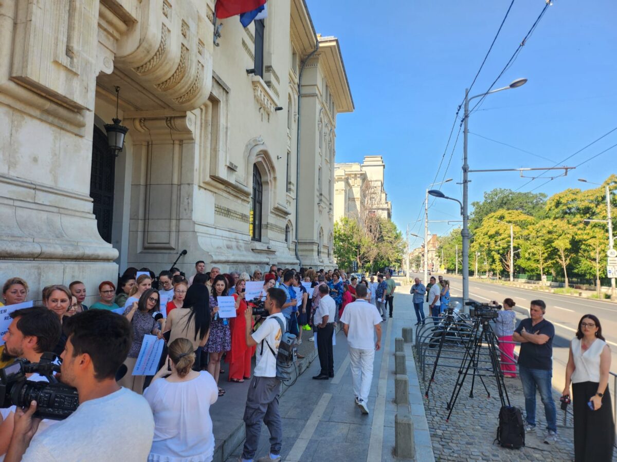 Bugetarii susțin moțiunea AUR la Palatului Parlamentului