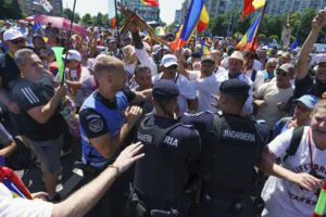 Proteste în Piața Victoriei. Susținătorii lui Călin Georgescu s-au îmbrâncit cu jandarmii. Update
