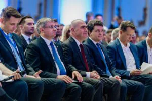 Anunț important făcut de Guvernul României. Restructurare de personal cu 40%