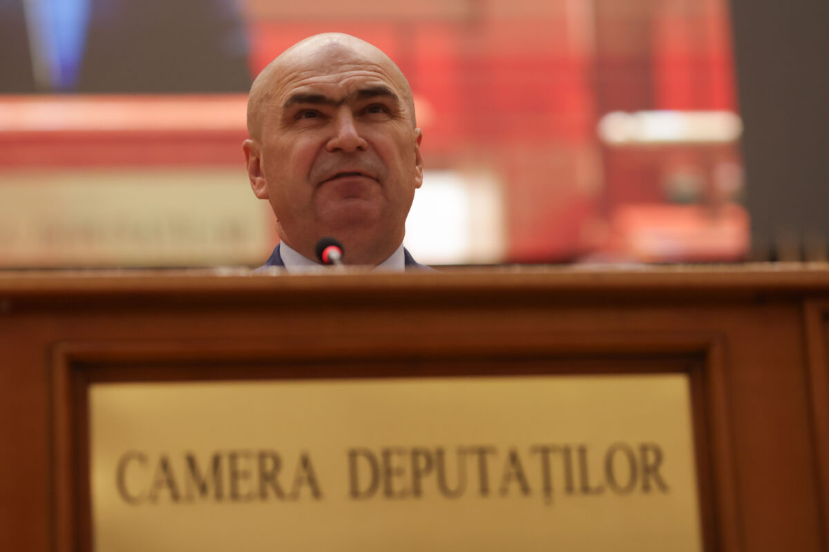 Guvernul Bolojan își asumă în Parlament primul set de măsuri: E o urgență națională