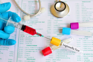 O boală gravă se extinde în România. Spitalele și terasele, posibile surse