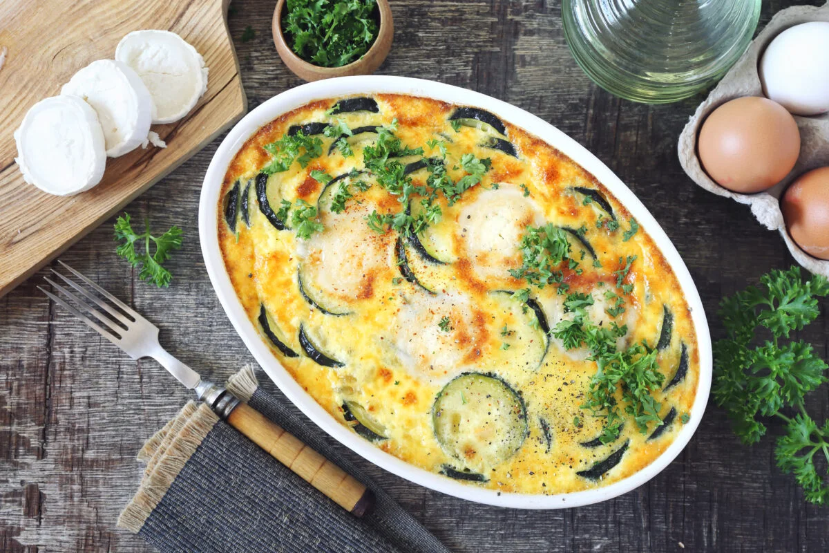 O simfonie de legume și brânză: rețeta care transformă dovleceii în vedete