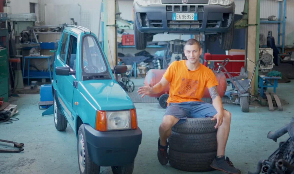 Cea mai îngustă mașină electrică. Proiectul unui mecanic italian