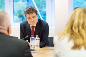 Nicușor Dan contestă la CCR modificările cu privire la interzicerea simbolurilor și organizațiilor cu caracter extremist