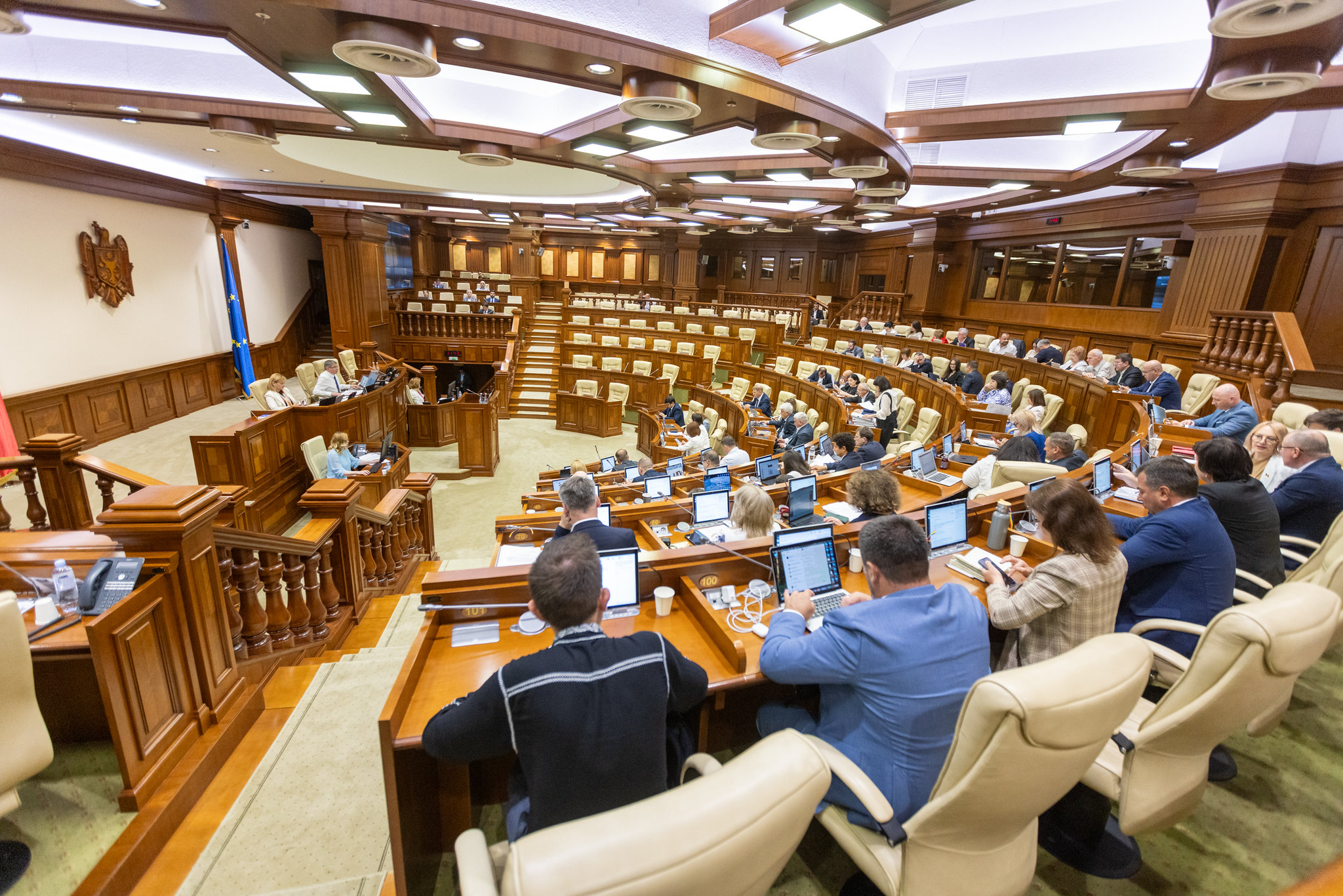 Concurenții electorali au cheltuit peste 237.000 de euro pe reclame online în campania pentru parlamentare