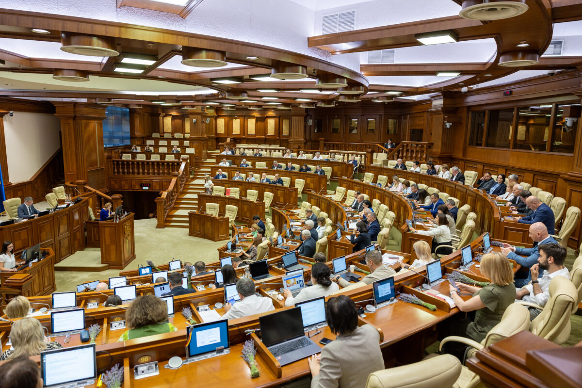 Irina Vlah și Renato Usatîi, șanse să ajungă în Parlament. Ce arată cel mai recent sondaj