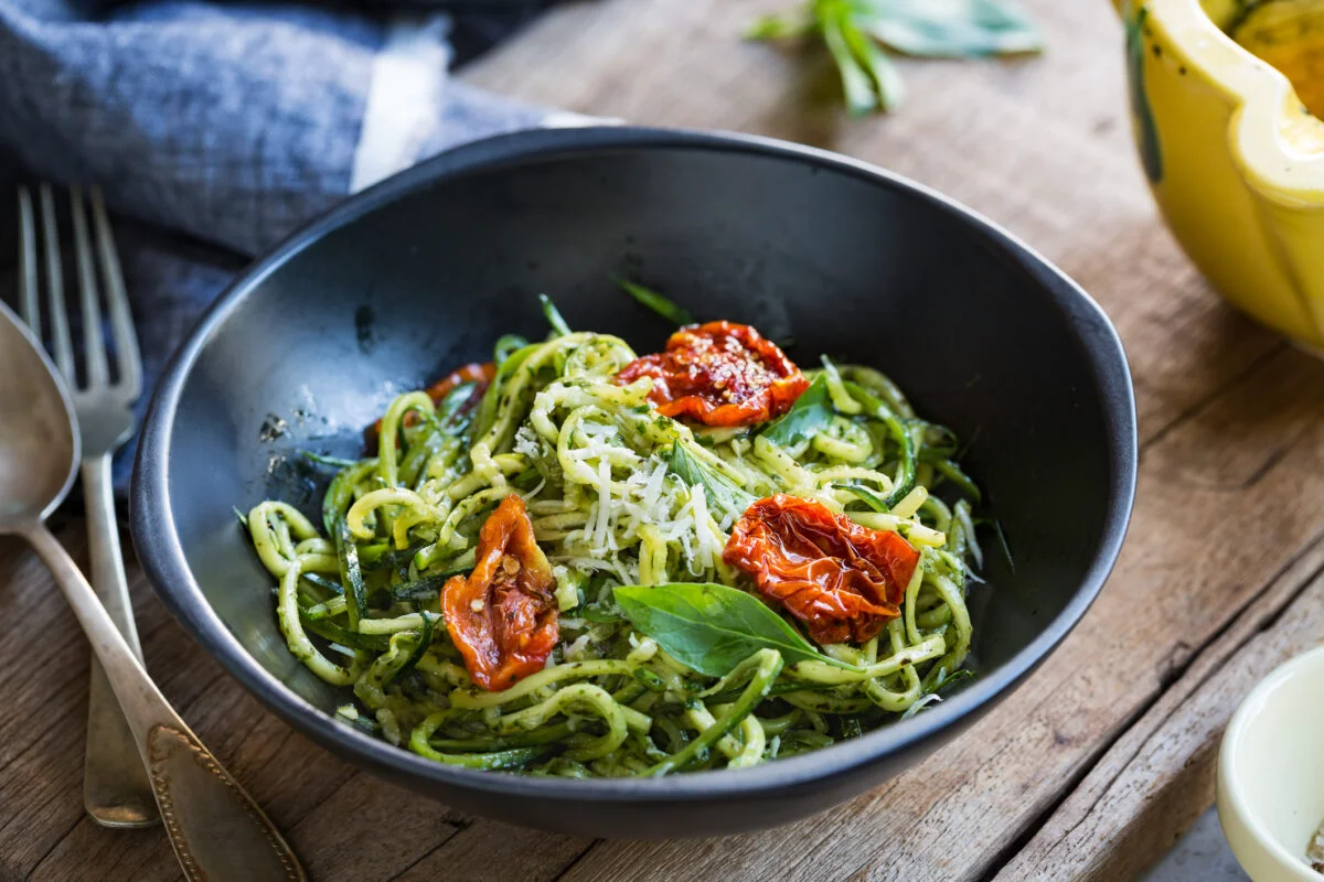 Cum să prepari paste cu zucchini. Rețeta, ideală pentru serile de vară