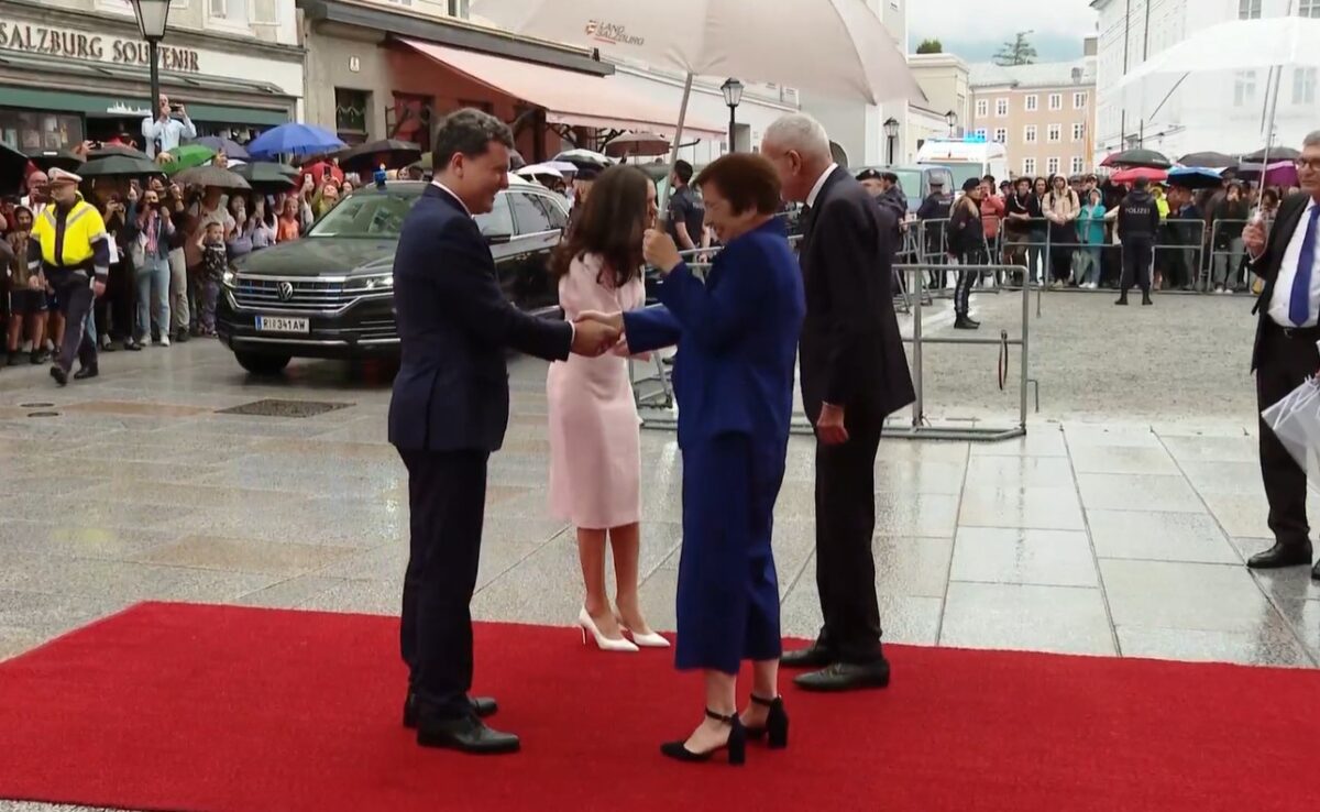 Cât a costat rochia purată de Mirabela Grădinaru la vizita oficială din Austria