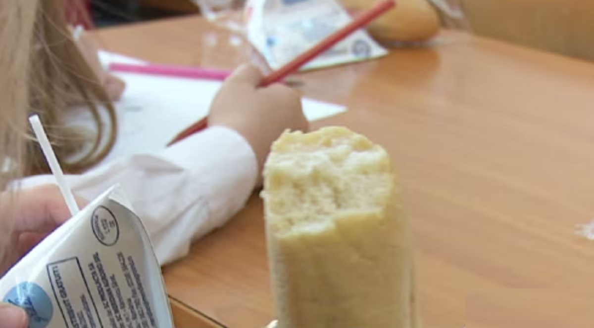 Revine programul „corn și lapte”. Acum și cu fructe