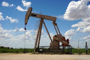 Prețurile petrolului explodează. Cerere record pe piața din SUA
