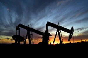 UE schimbă strategia. Plafon dinamic pentru petrolul rusesc