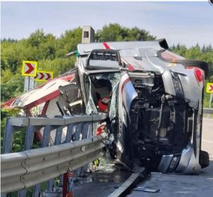 Trafic blocat pe DN 76, la limita dintre Bihor și Arad. Cisternă încărcată cu o substanță periculoasă, răsturnată
