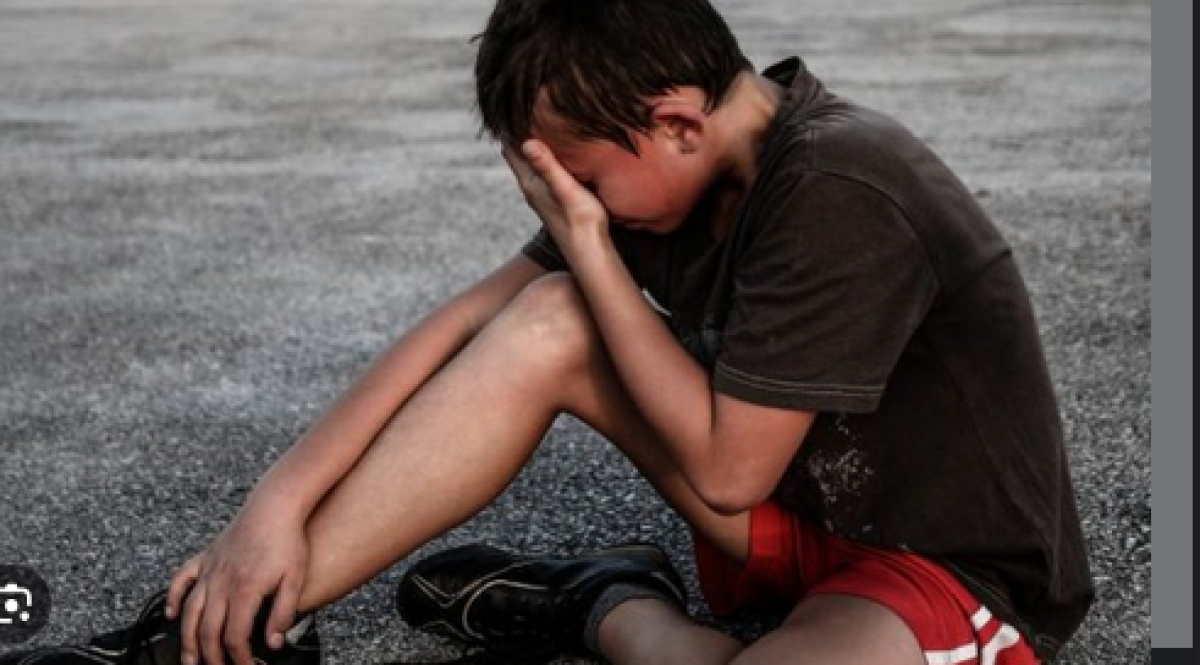 Tată, condamnat după ce a vrut să-i facă dreptate fiului său. A plesnit un copil și l-a dus cu forța în mașină