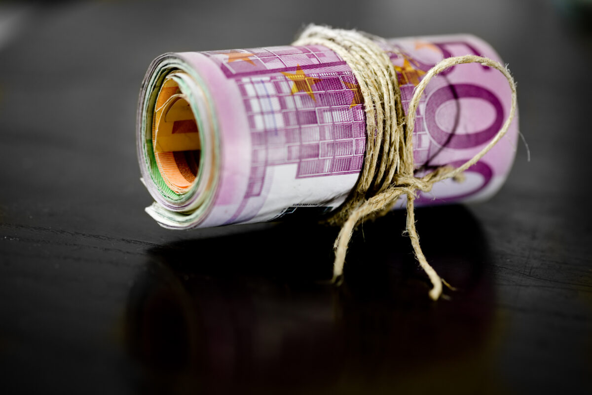 Premierul Bolojan lovește în subvențiile partidelor. Reduceri drastice prin rectificarea bugetară