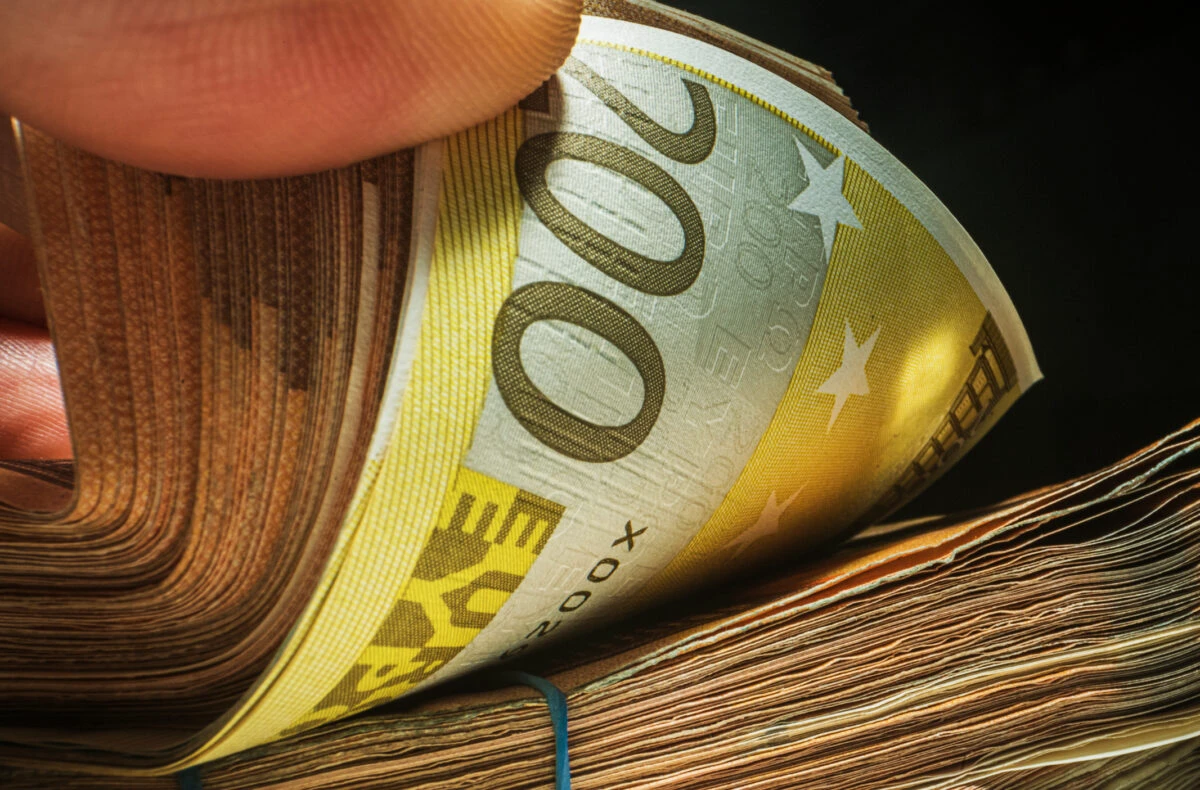 Sunt „pensii speciale” și în Europa. Dar acolo beneficiarii latră