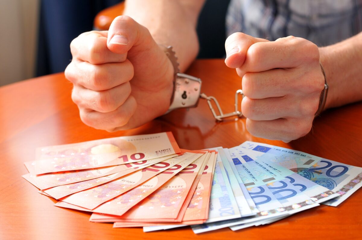 Șapte suspecți arestați și peste 100 de percheziții în nouă țări, inclusiv România, pentru o fraudă de 48 de milioane de euro din TVA