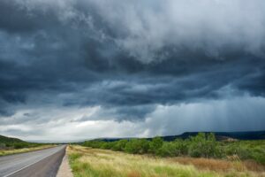 Alerte meteo de ultimă oră. Pericol pe șosele