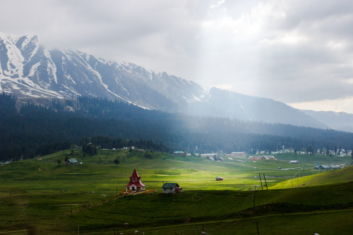 Conflictul care îngrozește lumea. Două puteri nucleare și 75 de ani de tensiuni în Cașmir