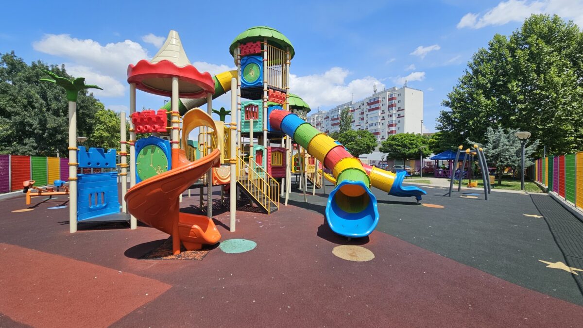 Totul Verde a modernizat peste 70% dintre locurile de joacă din Sectorul 4