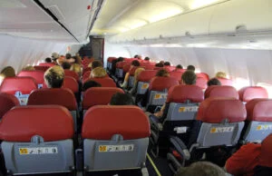 Zborul cu avionul se scumpește. O facilitate banală te arde la buzunar