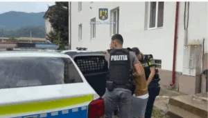 Tânără de 27 de ani, în arest după ce a abuzat o copilă de 14 ani