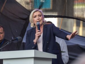 După cazul Le Pen, un nou val de acuzații lovește extrema dreaptă din Europa