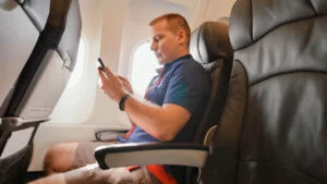 Cum se aude telefonul în căștile pilotului, dacă nu activezi modul avion