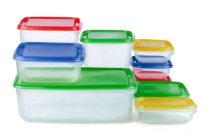 Pericol în bucătărie. Ce tipuri de plastic să eviți pentru a-ți proteja sănătatea