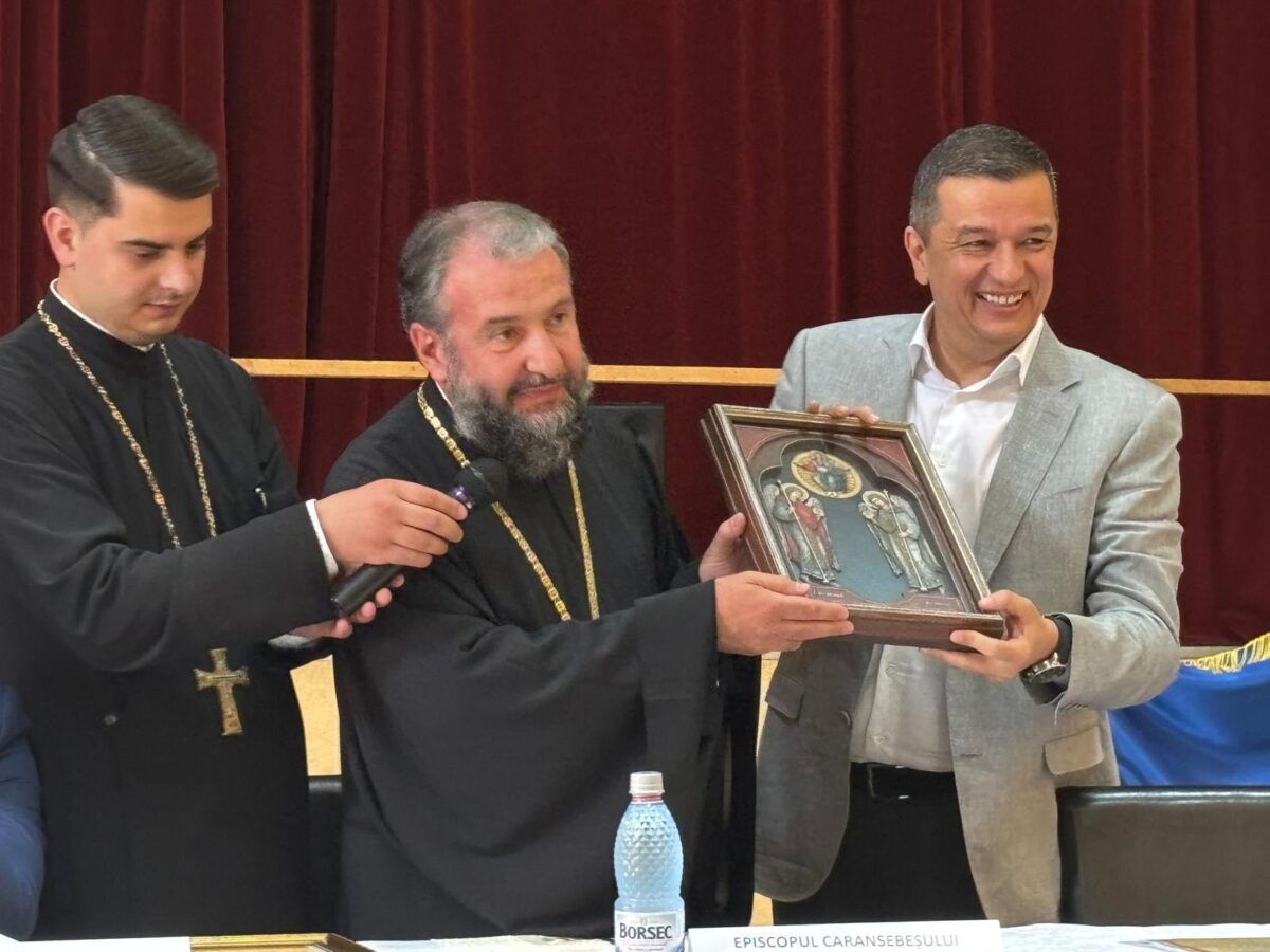 Sorin Grindeanu și Iosif Rotariu, fiii de fală ai unei comune din Caraș Severin