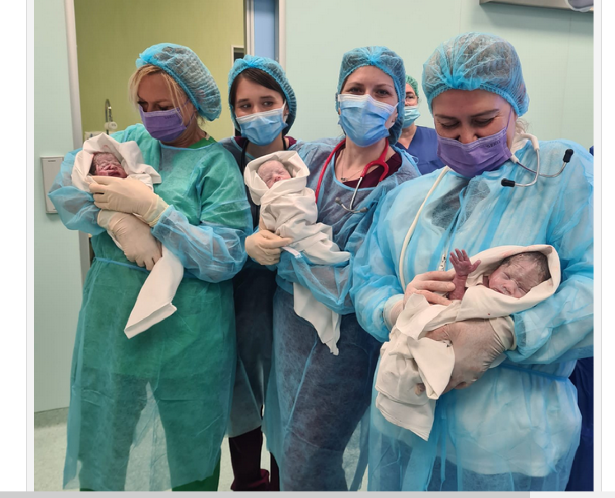 Tripleți la Maternitatea Bega. Vlad, Victor și Valeriu mai au trei frați acasă