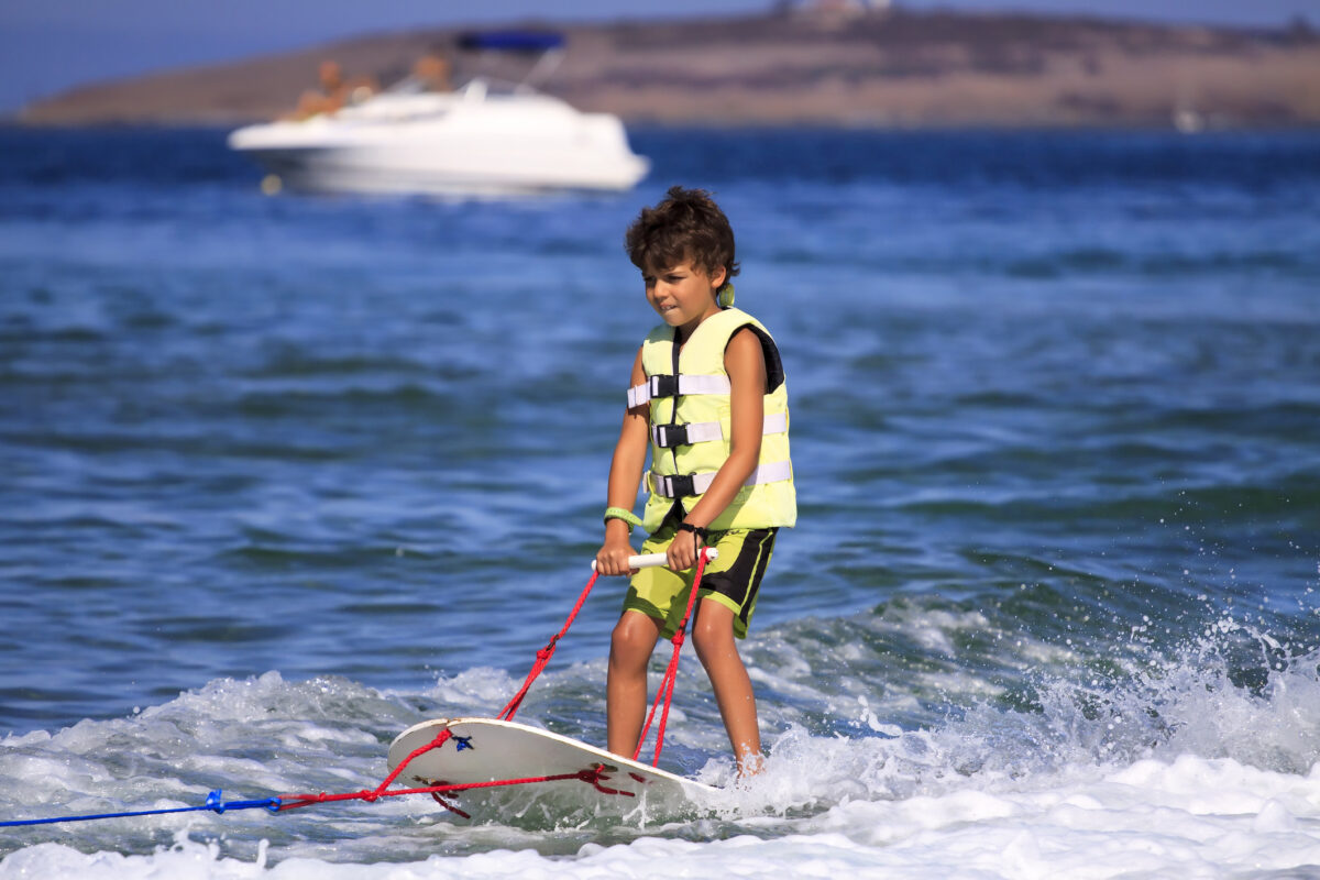 Nou în 2025: Copiii pot călători doar cu buletinul electronic. Care sunt condițiile